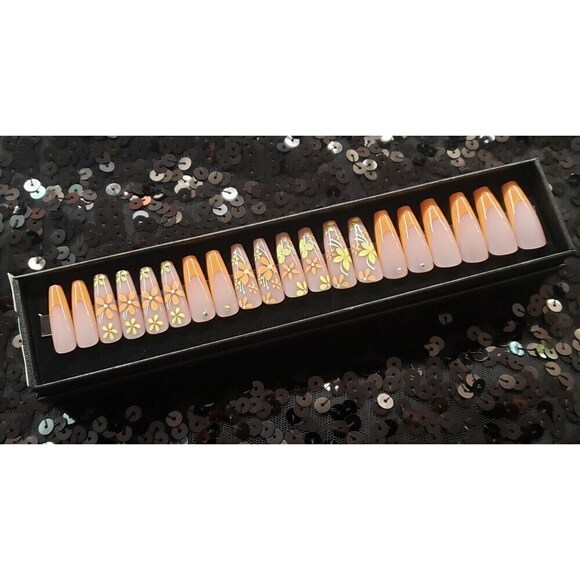 Tawni Press On Nail Set - Picture 2 of 2